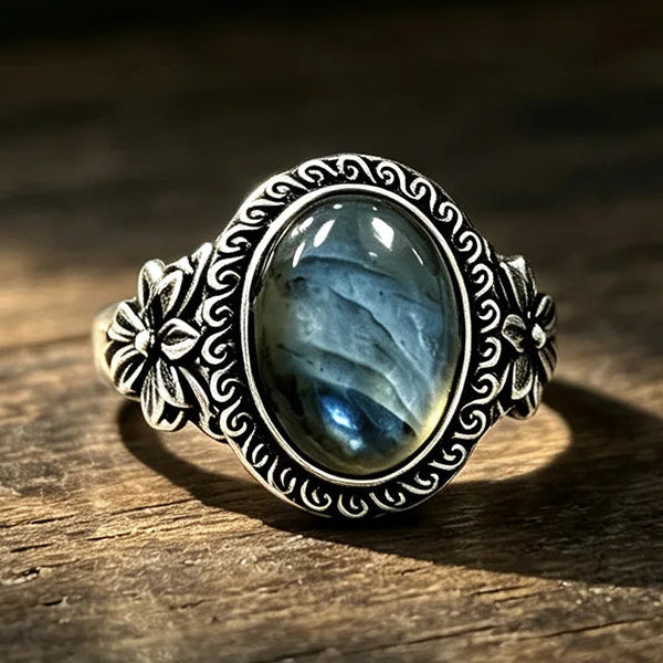 Ring im Antikstil mit Labradorit 