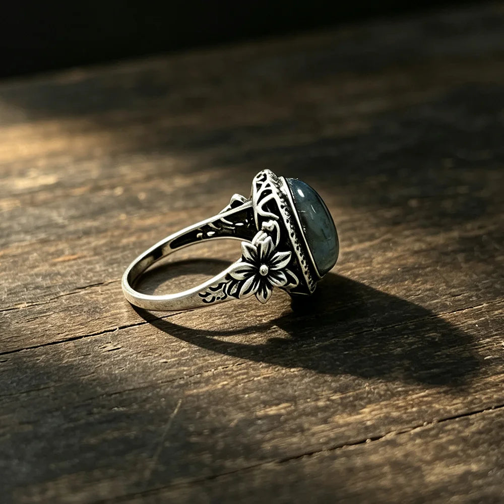 Ring im Antikstil mit Labradorit 
