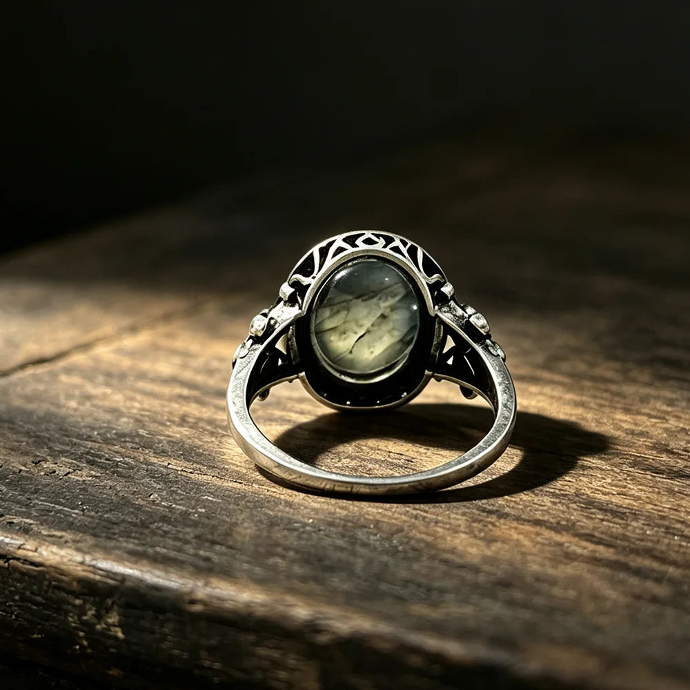 Ring im Antikstil mit Labradorit