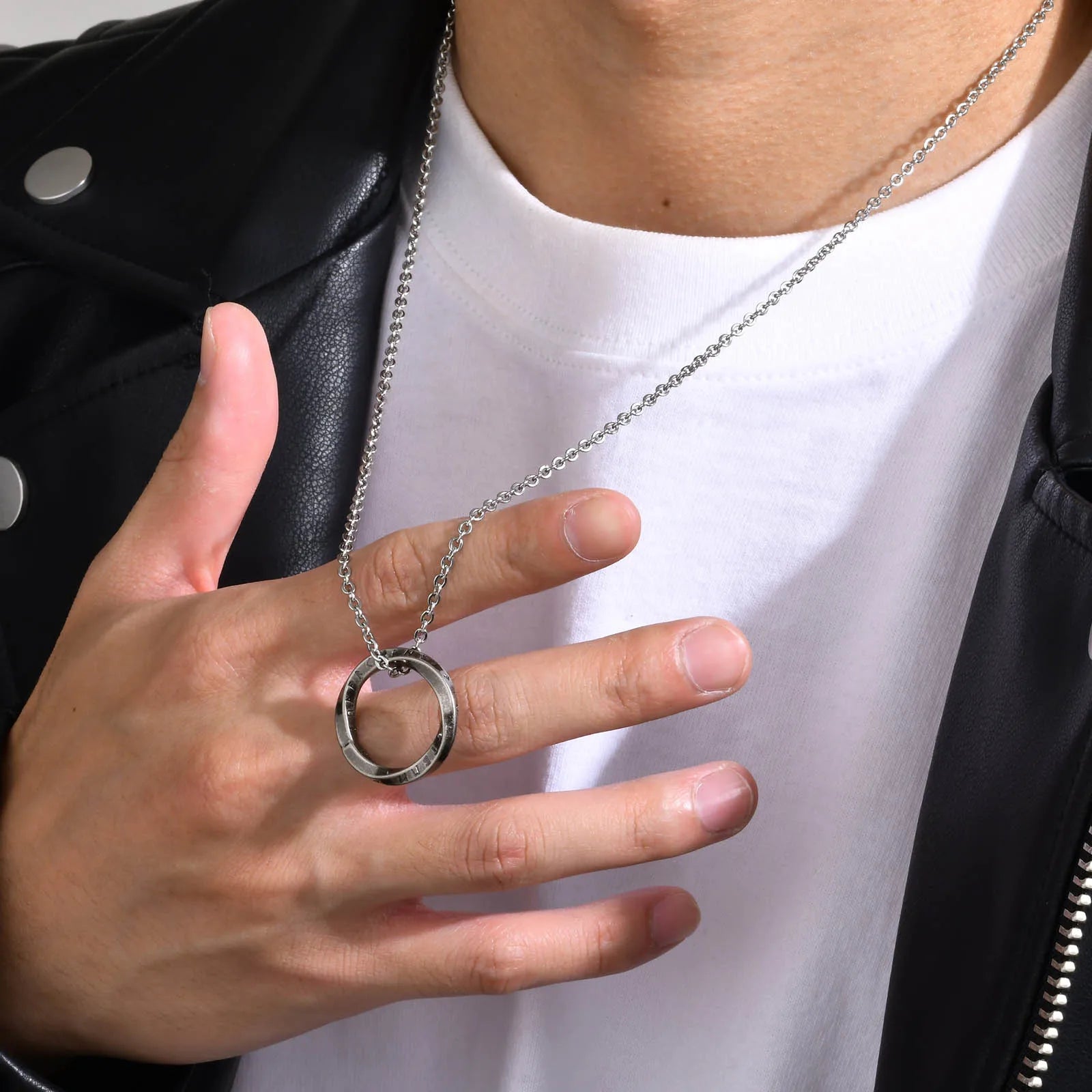 Wikinger Halskette Rundes Runenanhänger aus Stahl 2