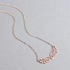 Halskette mit großem Engelsflügel-Anhänger in Roségold