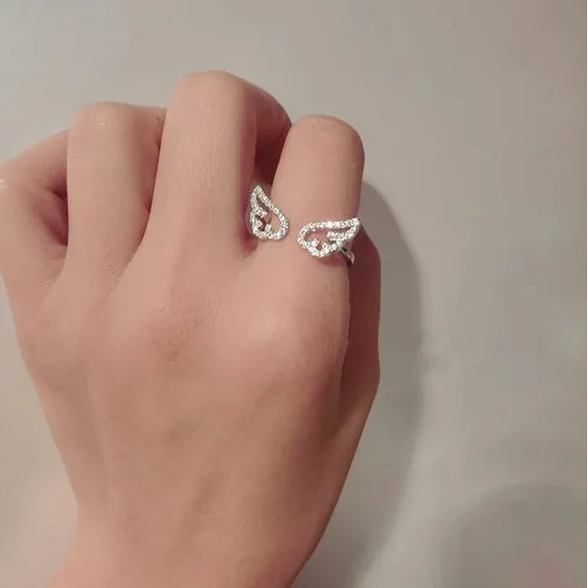 Ring mit Engelsflügeln und Strass