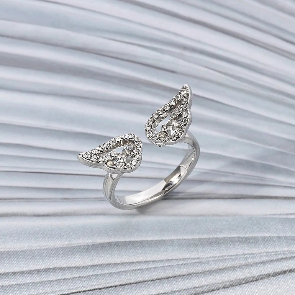 Ring mit Engelsflügeln und Strass