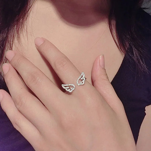 Ring mit Engelsflügeln und Strass