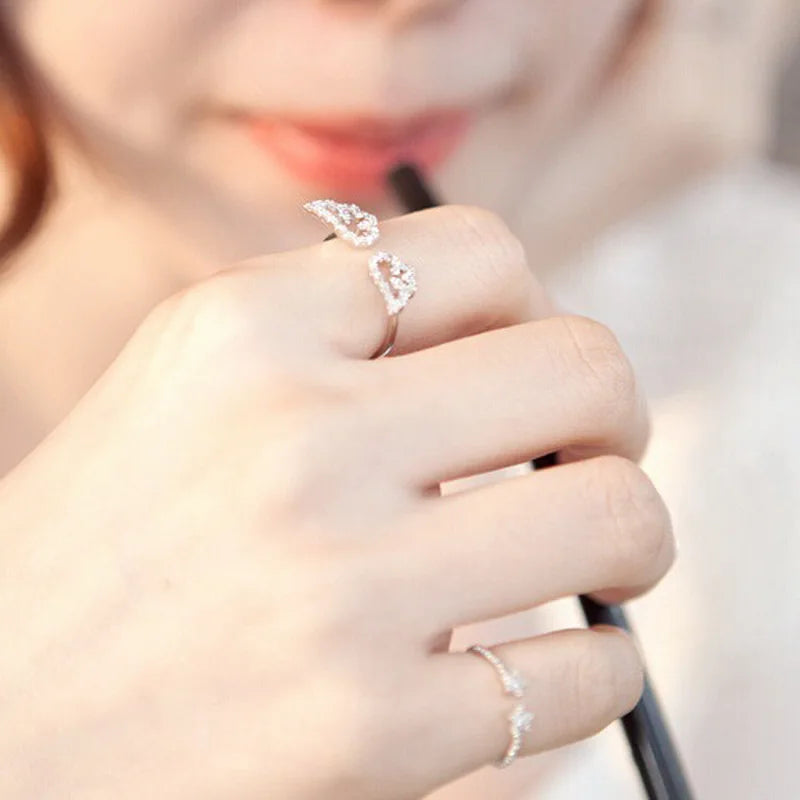 Ring mit Engelsflügeln und Strass
