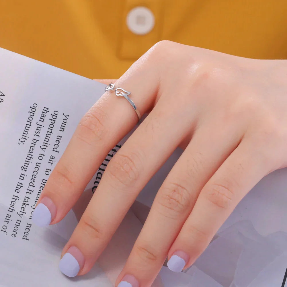 Ring mit Engelsflügeln für Damen aus Silber