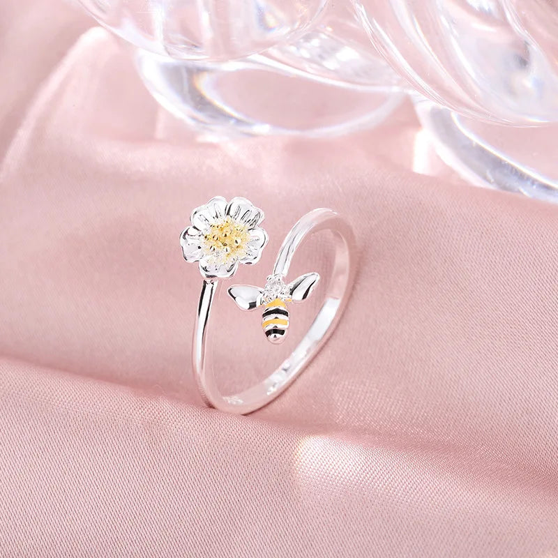 Verstellbarer Ring mit Biene und Blume