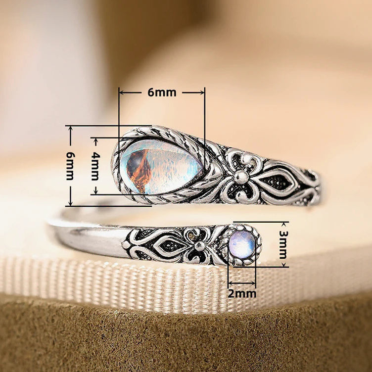 Verstellbarer Ring in Antik-Optik mit zwei Mondsteinen