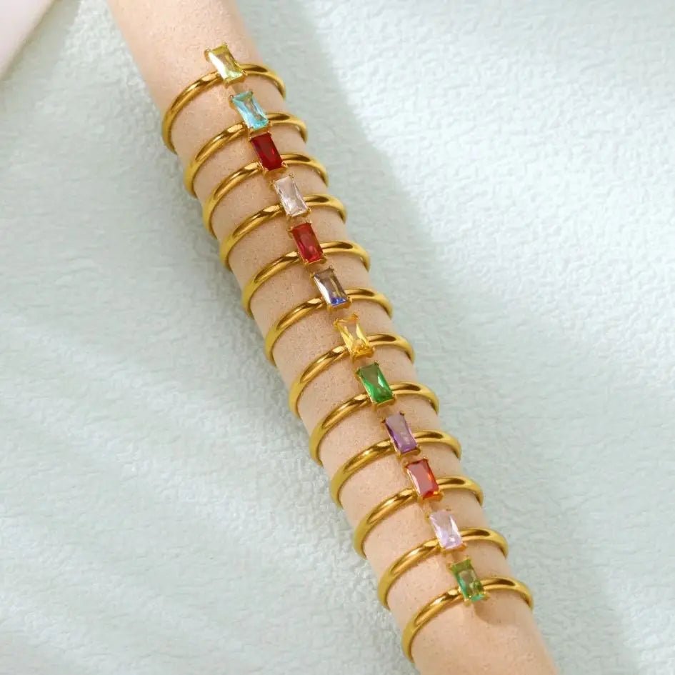 Verstellbarer Ring mit rechteckigem Geburtsstein