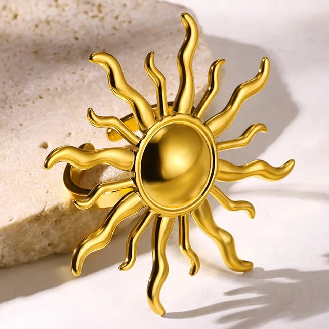 Bague ajustable grand soleil aux rayons ondulés