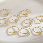 Verstellbarer personalisierter Ring mit Initiale