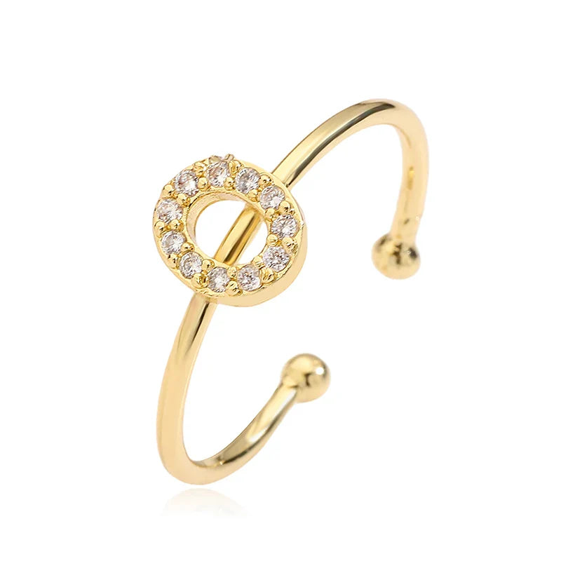 Verstellbarer personalisierter Ring mit Initiale o