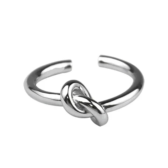 Verstellbarer Ring mit silberfarbenem Knoten