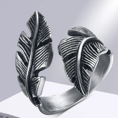 Verstellbarer Ring mit silberner Feder