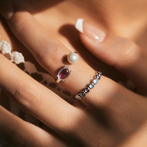 Ring mit Mondstein-Kristall