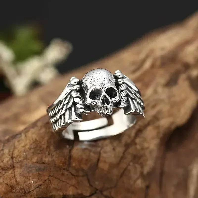 Ring mit Totenkopf