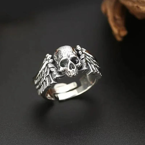 Ring mit Totenkopf