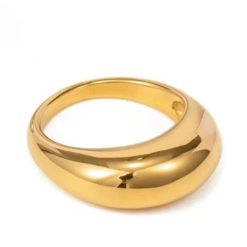 Eleganter breiter Ring mit Wassertropfen in Gold