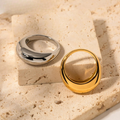 Eleganter breiter Ring mit Wassertropfen in Gold