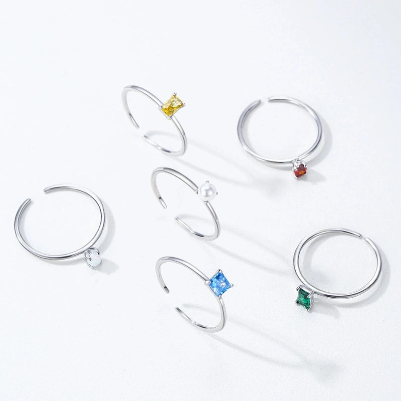 Ring mit farbigem Zirkon-Geburtsstein