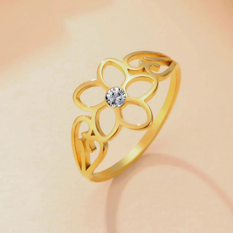 Ring Blumenring mit 5 Blütenblättern und goldenem Zirkonia