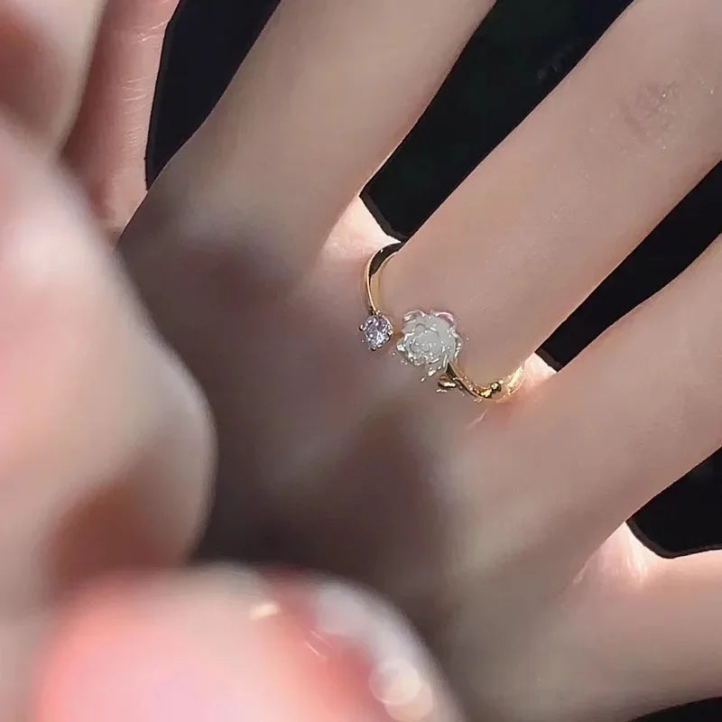 Tulpenblumenring aus Zirkon