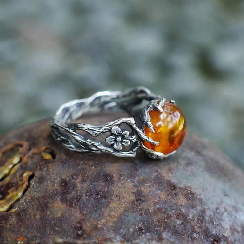 Ring Blumen und Perle im Retro-Stil
