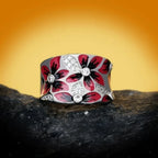 Ring mit roten Blumen und Zirkonia