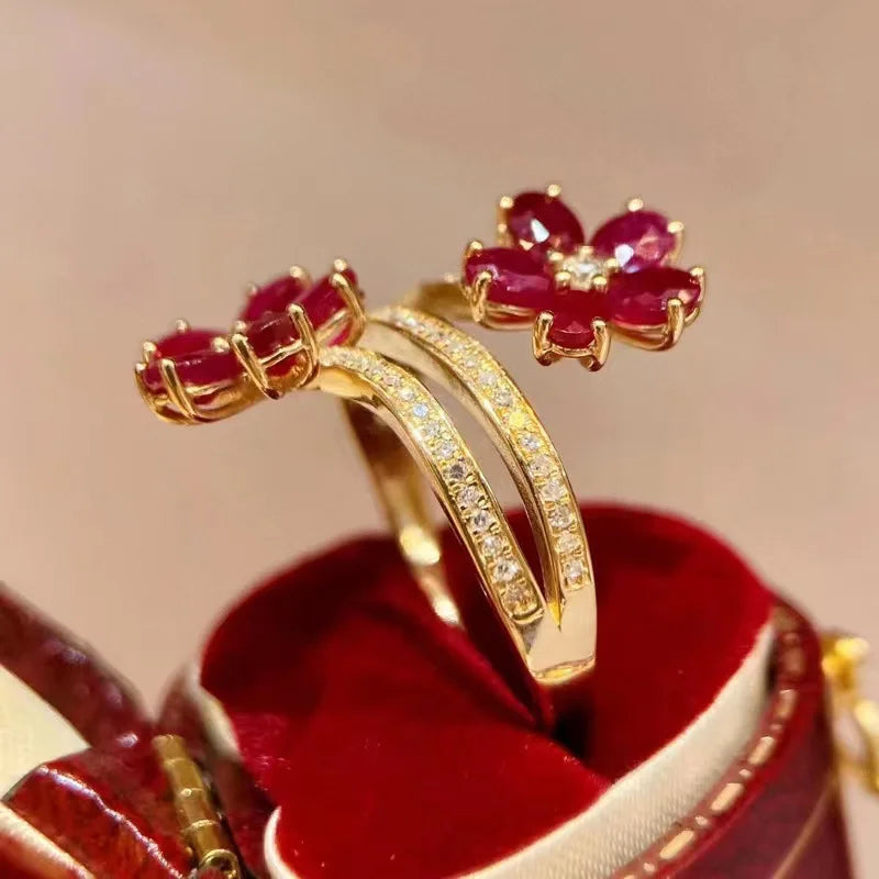 Ring mit roten Blumen und Zirkonia