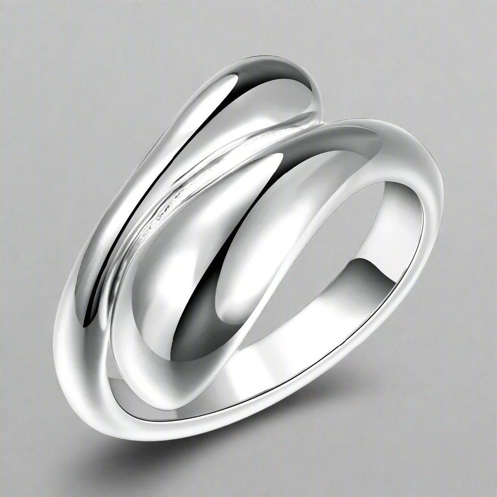 Silberfarbener und hohler Wassertropfen-Ring