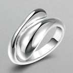 Silberfarbener und hohler Wassertropfen-Ring