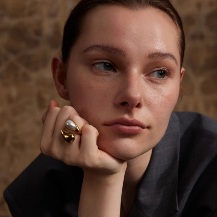 Ring Tropfenform Weiße Perle Gold