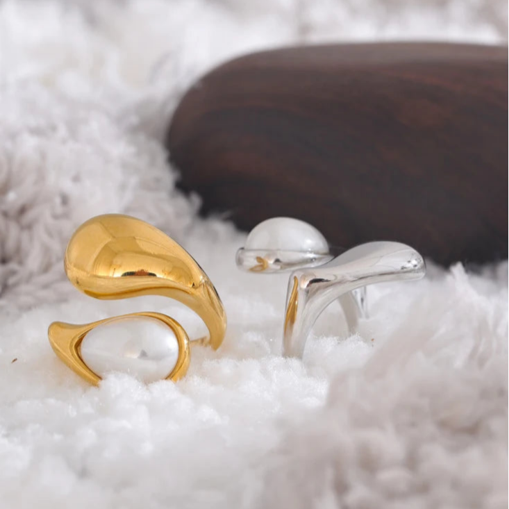 Ring Tropfenform Weiße Perle Gold