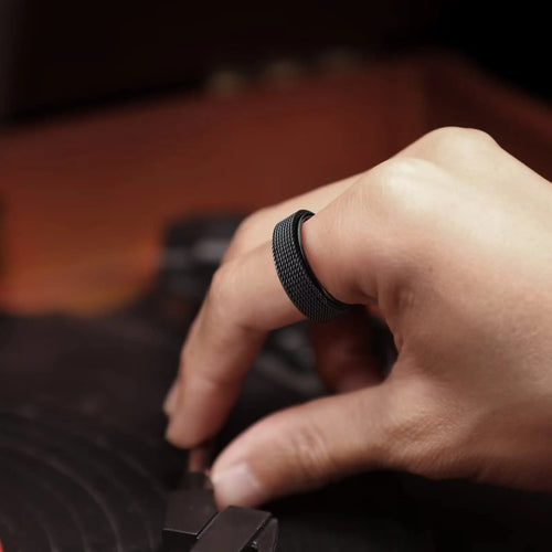 Drehbarer Anti-Stress-Ring mit gedrehtem Muster Schwarz