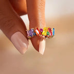 Geometrischer Regenbogenring aus Gold
