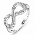 Ring mit grafischem Design, Unendlichkeitssymbol, verziert mit Kristallen