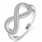 Ring mit grafischem Design, Unendlichkeitssymbol, verziert mit Kristallen