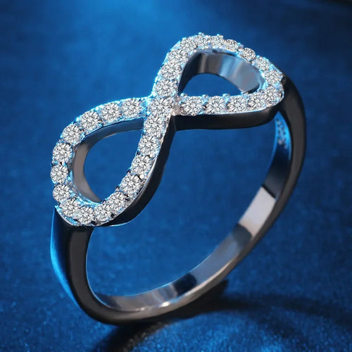 Ring mit grafischem Design, Unendlichkeitssymbol, verziert mit Kristallen