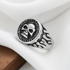 Ring mit gotischem Totenkopf-Ring