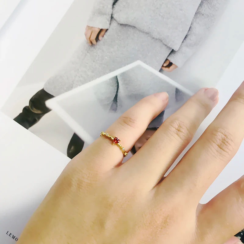 Ring mit rotem Herz und Zirkonia