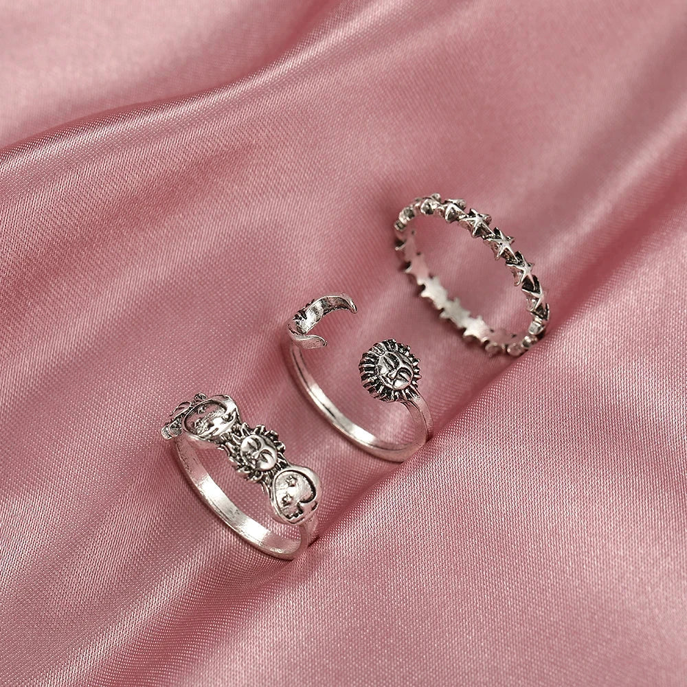 Ring mit Mondsichel und Sternen