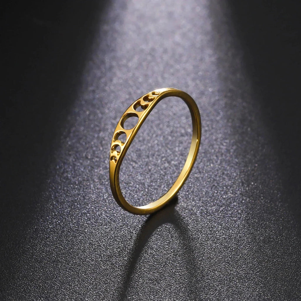 Ring mit goldenen Mondsicheln