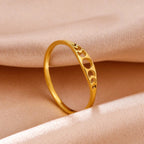 Ring mit goldenen Mondsicheln