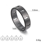 Ring mit ausgeschnittenem schwarzem Kreuz