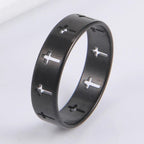 Ring mit ausgeschnittenem schwarzem Kreuz