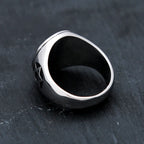 Ring mit eingravierten Davidsternen, ein jüdisches Symbol