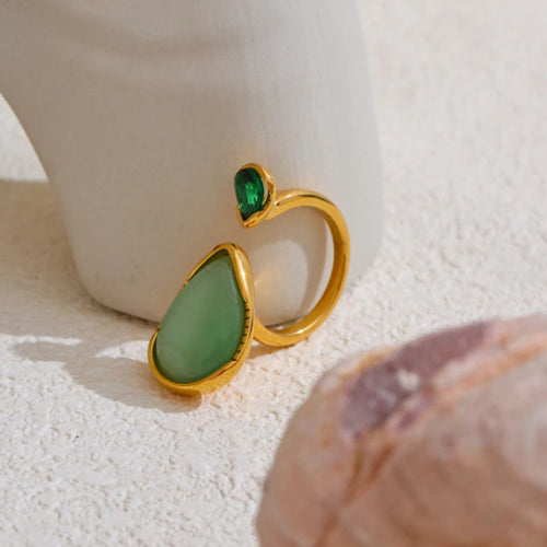 Ring mit natürlichem Edelstein und Zirkon in Tropfenform