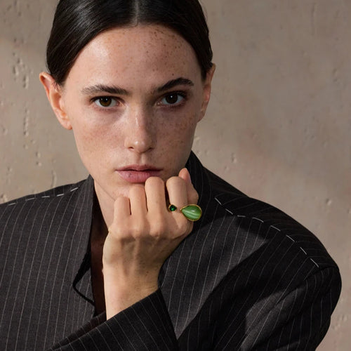 Ring mit natürlichem Edelstein und Zirkon in Tropfenform