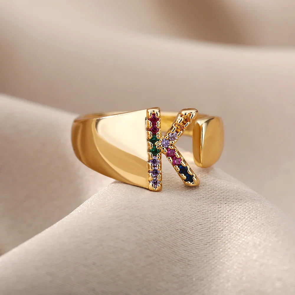 Personalisierter breiter Ring mit Regenbogen-Initiale