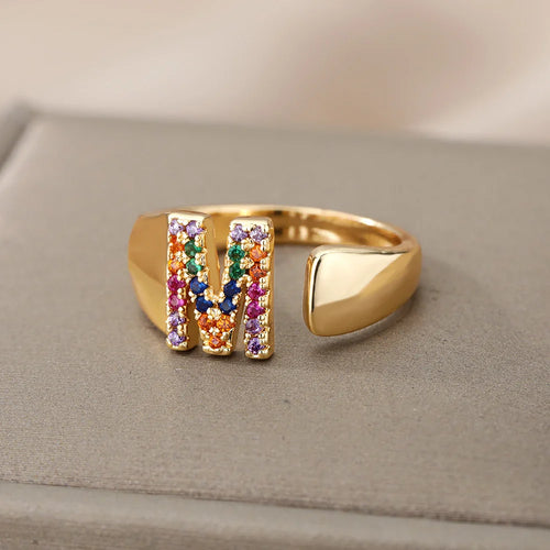 Personalisierter breiter Ring mit Regenbogen-Initiale m